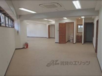 室内(１０６)