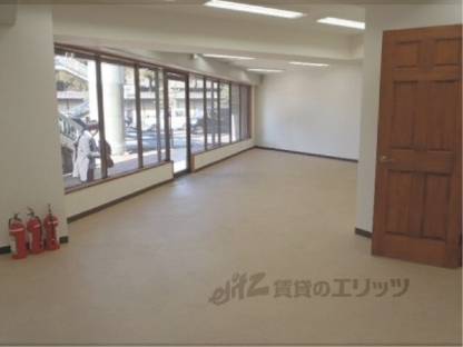 室内(１０６)