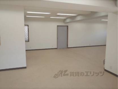 室内(１０６)