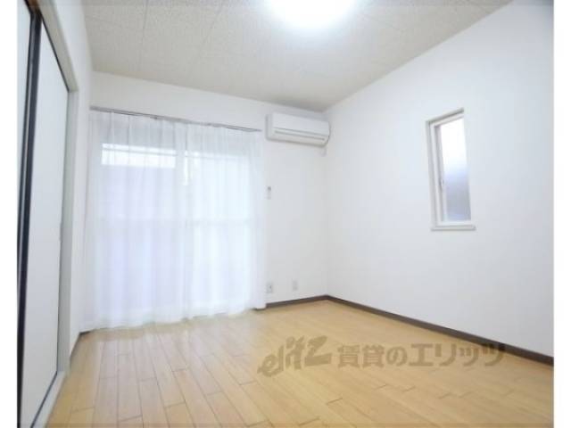 洋室　使い勝手のいい洋室のお部屋です。