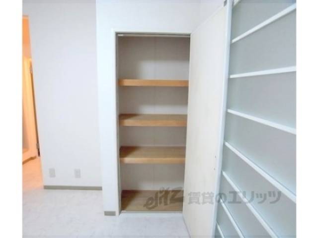 収納　棚があってとても充実していますね。