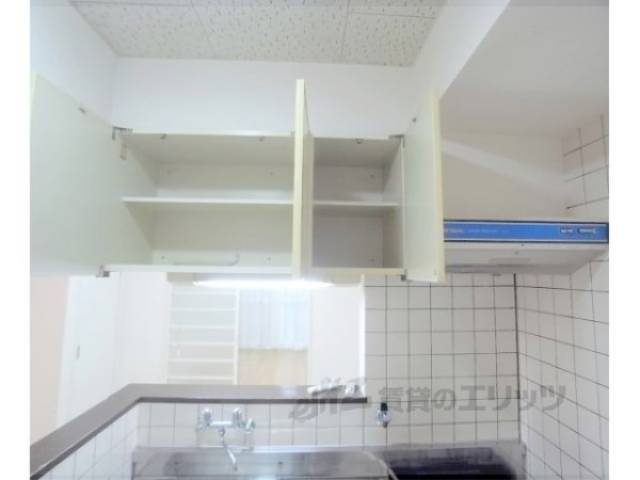 キッチン　食器類を沢山収納できそうですね。