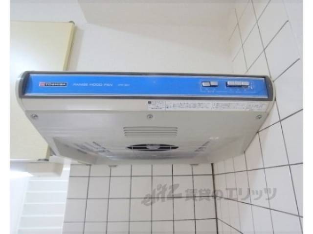 キッチン　換気扇　匂いがこもる心配はありません。