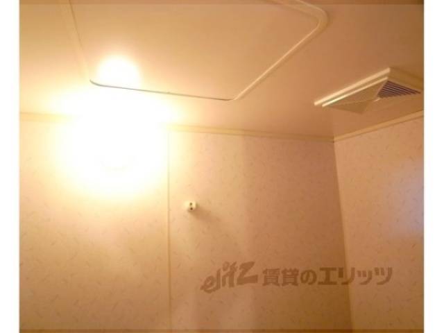 風呂　天井　明るい照明が完備されています。