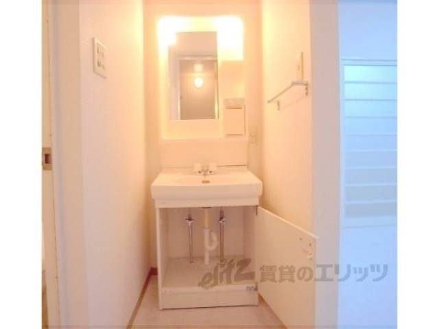 独立洗面台　下部収納　洗面台下にも収納できますよ