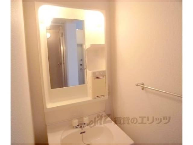 独立洗面台　閉じた状態です。