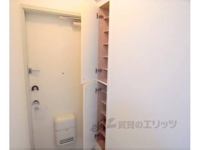 下駄箱　棚があってたっぷり収納できそうですね。