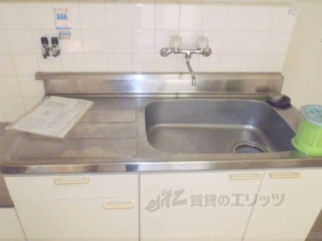 キッチン　キッチン台は広くお料理しやすいです。