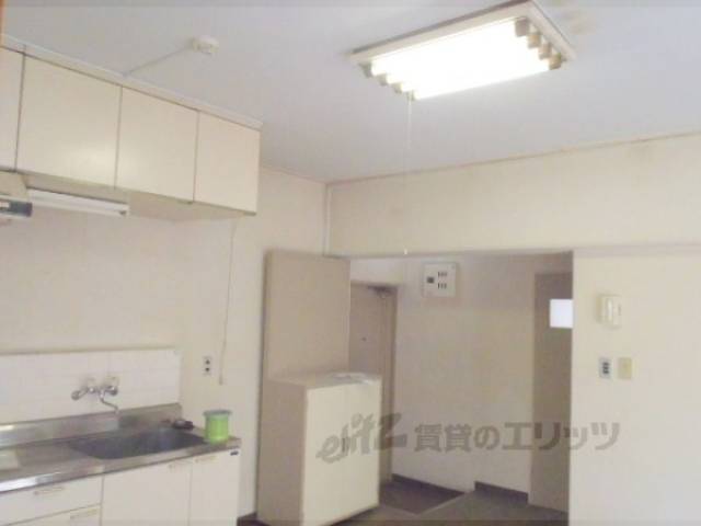 リビング　照明　照明ついてます