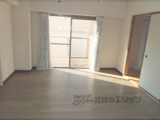 リビング　大きなテーブルが置けますね