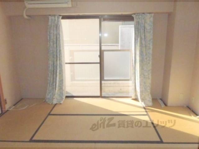 和室　ベランダ側の和室です