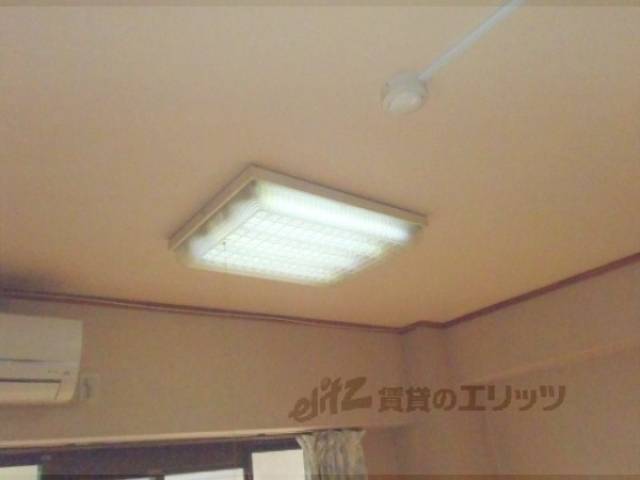 和室　照明　照明ついています