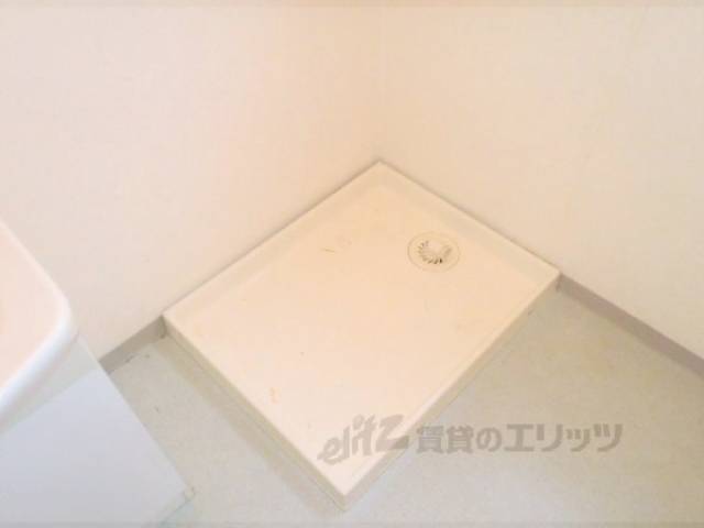 洗濯機置場　洗濯機は室内に設置です。