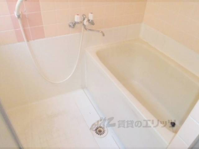 風呂　お風呂は広めのファミリーサイズ