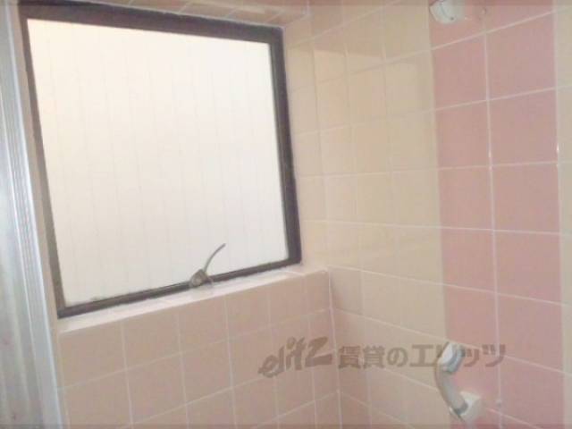 風呂　大きな窓がついてます