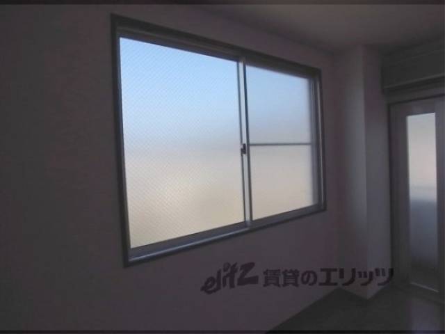 洋室　北側　窓