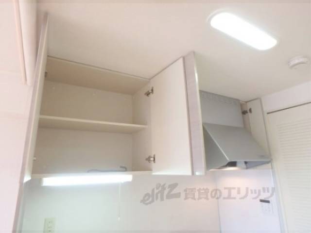 キッチン　上部収納