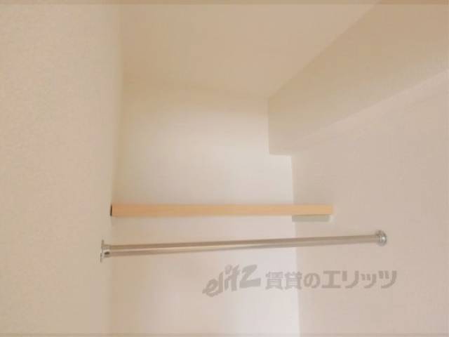 洋室　収納上部