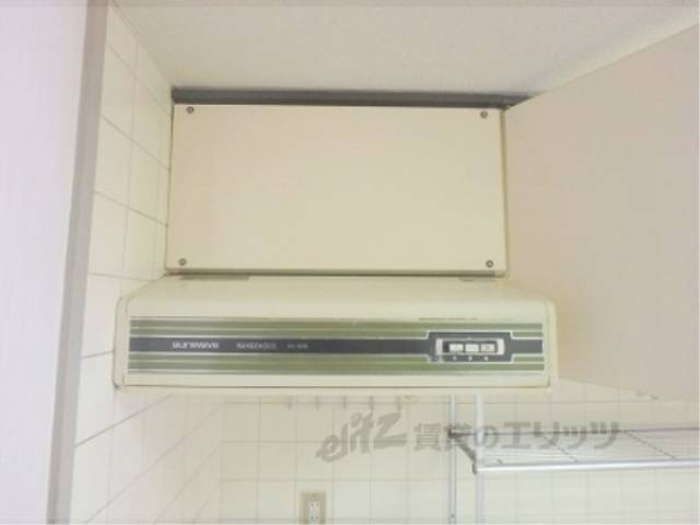 キッチン　換気扇　玄関からの様子