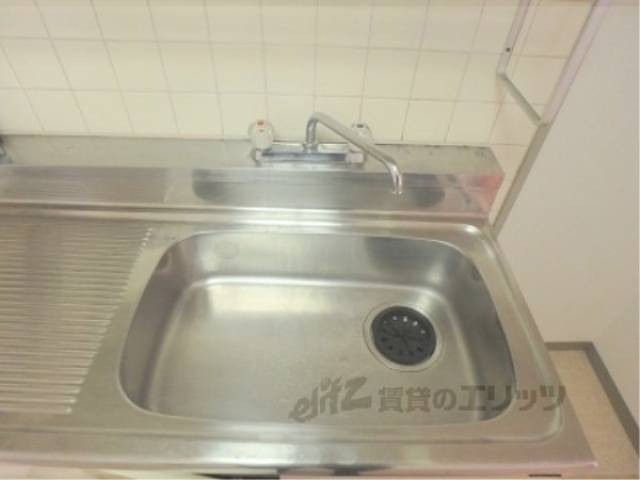 キッチン　シンク　ベランダからの様子