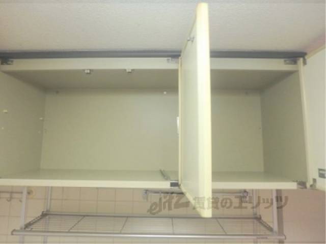 キッチン　上部収納