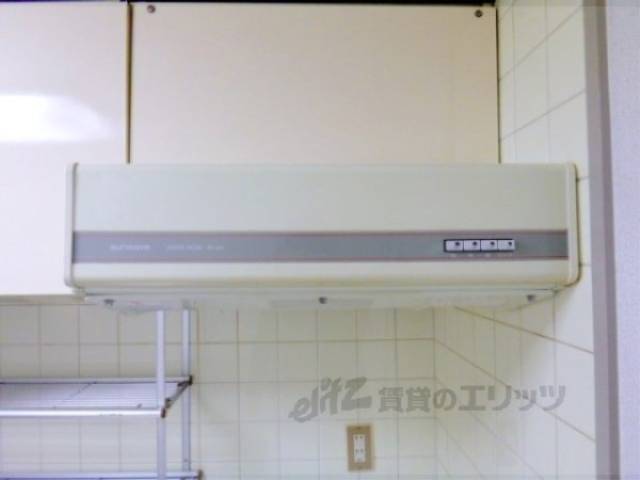 キッチン　換気扇付き