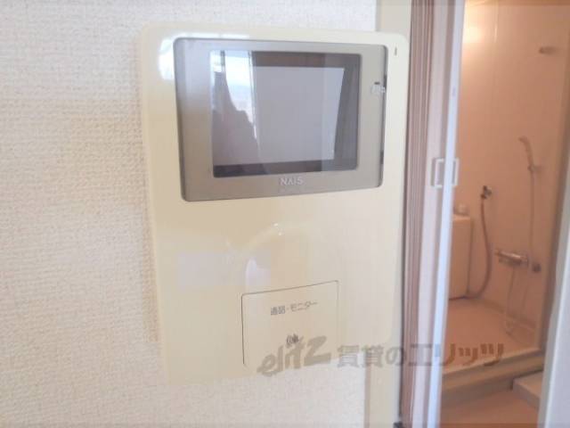 ＴＶドアホン　玄関に行かなくても来客に対応できます。