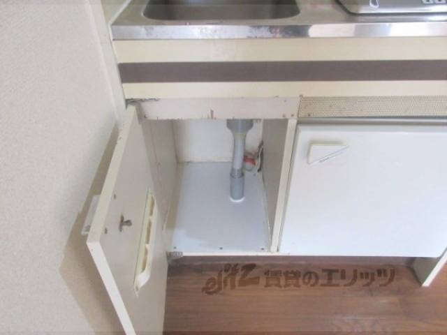 キッチン　収納：下
