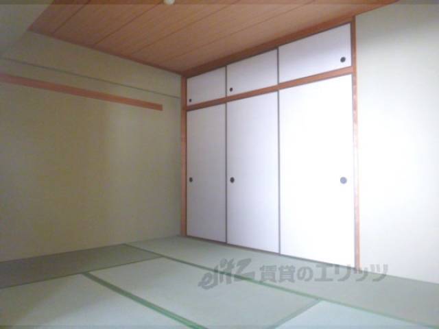 収納　日当たりの良い和室です。