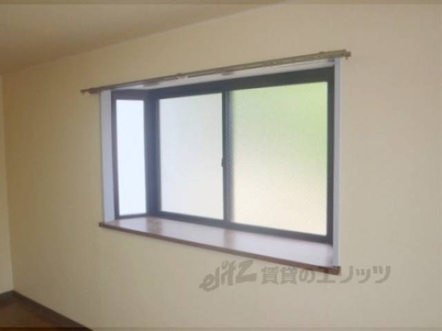 出窓　角部屋ですので出窓が付いています。