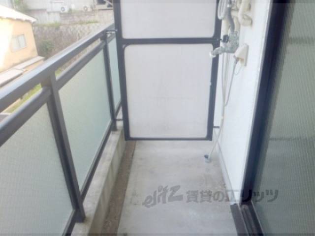 洗濯機置場　ベランダに洗濯機が設置できます。