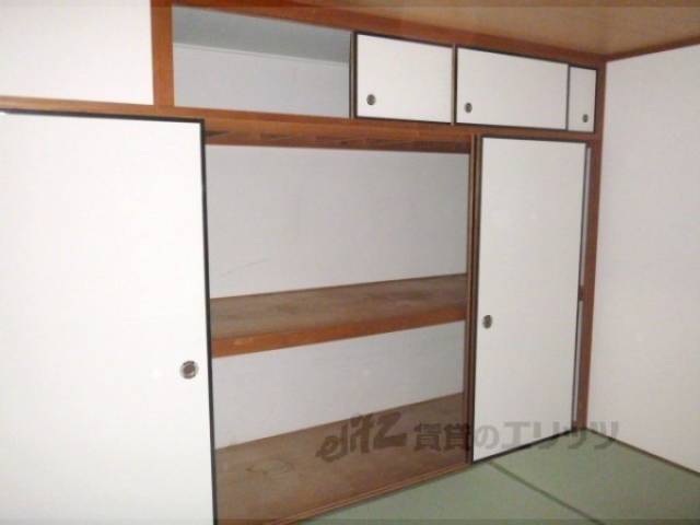 収納　北側和室収納　こちらはかなり広目の収納がついています