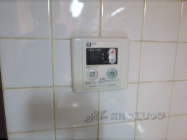 給湯設備　キッチン横
