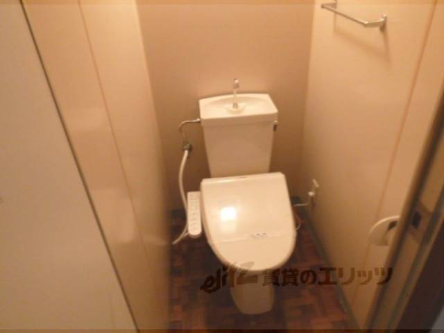 トイレ　ウォシュレット機能付き