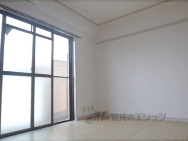 洋室　フローリングの奇麗な洋室です。