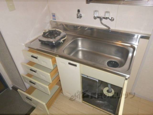 キッチン　収納豊かなキッチンです。