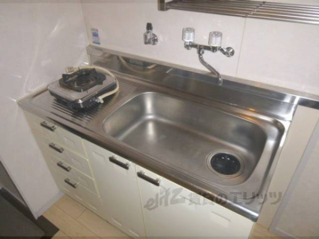 キッチン　シンクが大きくて洗い物が楽です。