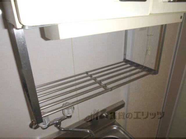 食器棚　キッチンの真上にあります。