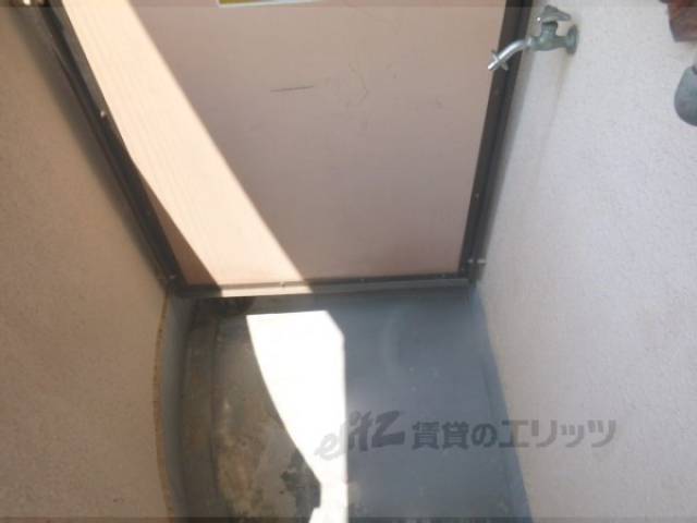 洗濯機置場　洗濯してそのままベランダで干せます。