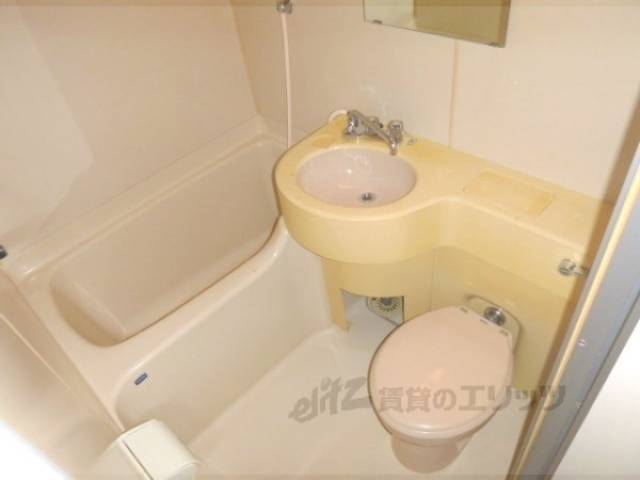 ユニットバス　清潔感あるユニットバスです。