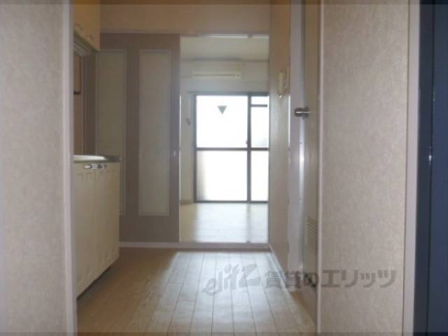 廊下　洋室に改装されたばかりで奇麗です。