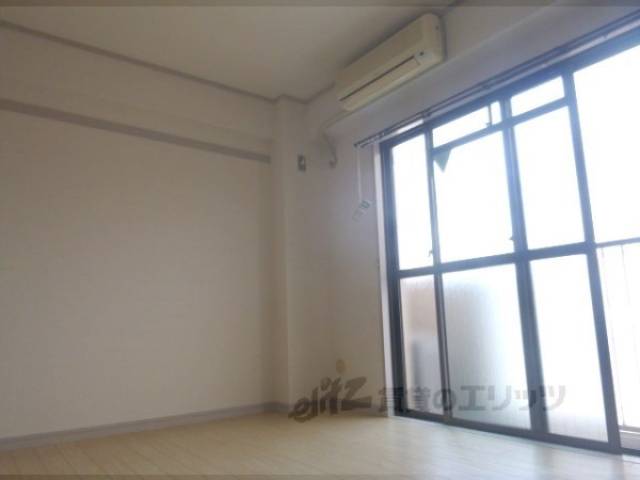 洋室　フローリングの奇麗な洋室です。