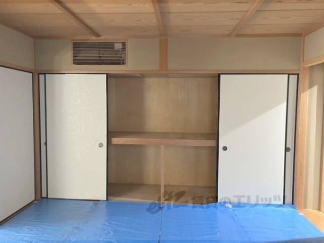 収納　床改装中