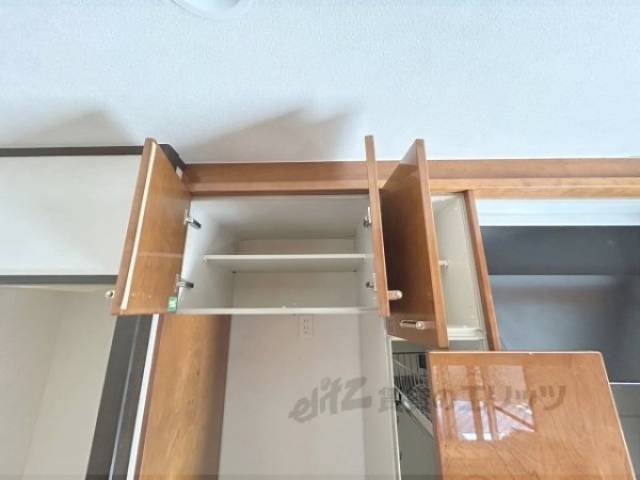 キッチン　上部収納