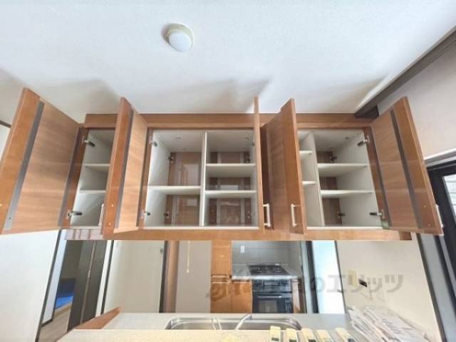 キッチン　背面上部収納