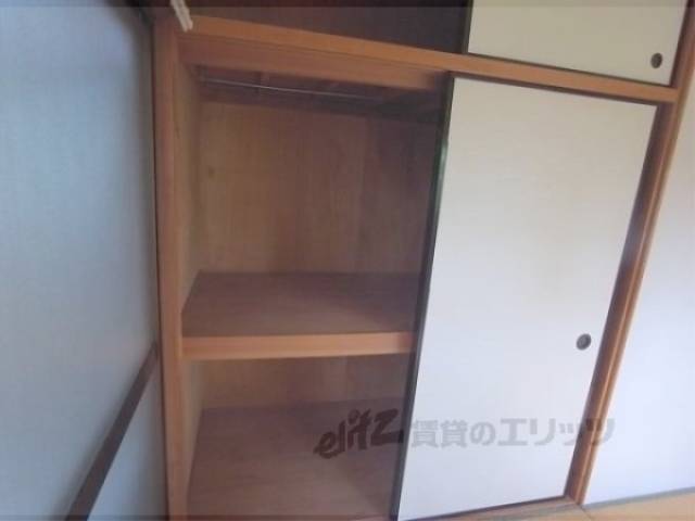 収納　押入れタイプで収納広めです