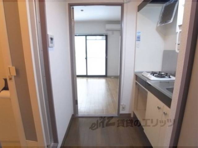 廊下　玄関からの光景