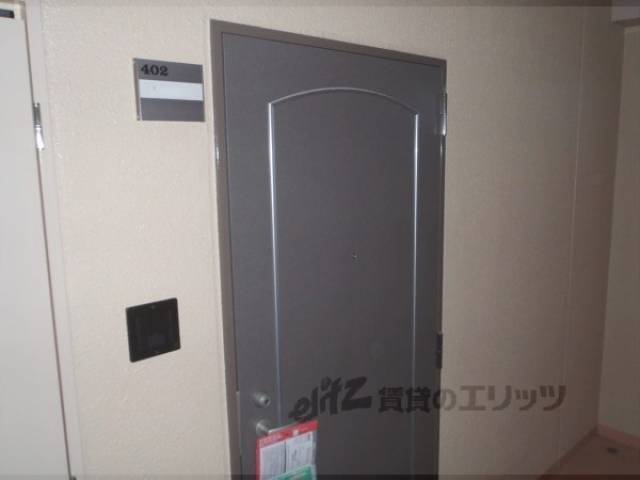 玄関　阪急京都線徒歩４分です