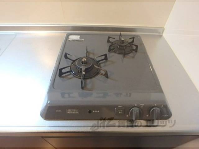 キッチン　システムキッチンで料理もしやすいですよ。