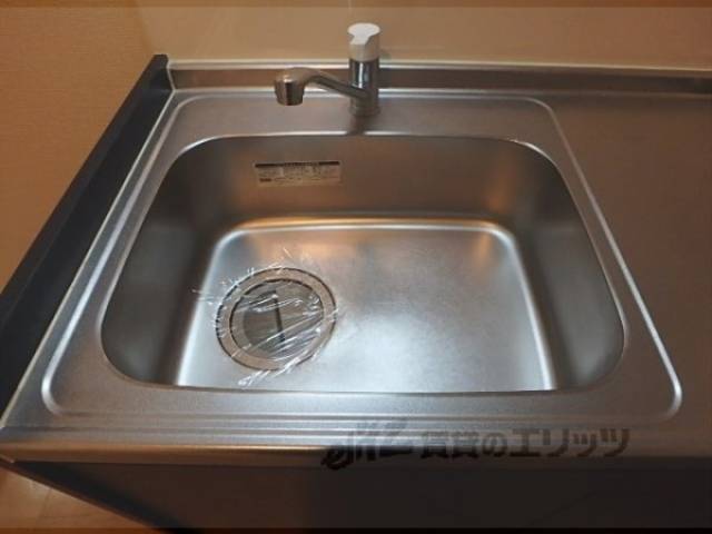 キッチン　キッチン上部にも収納あります。